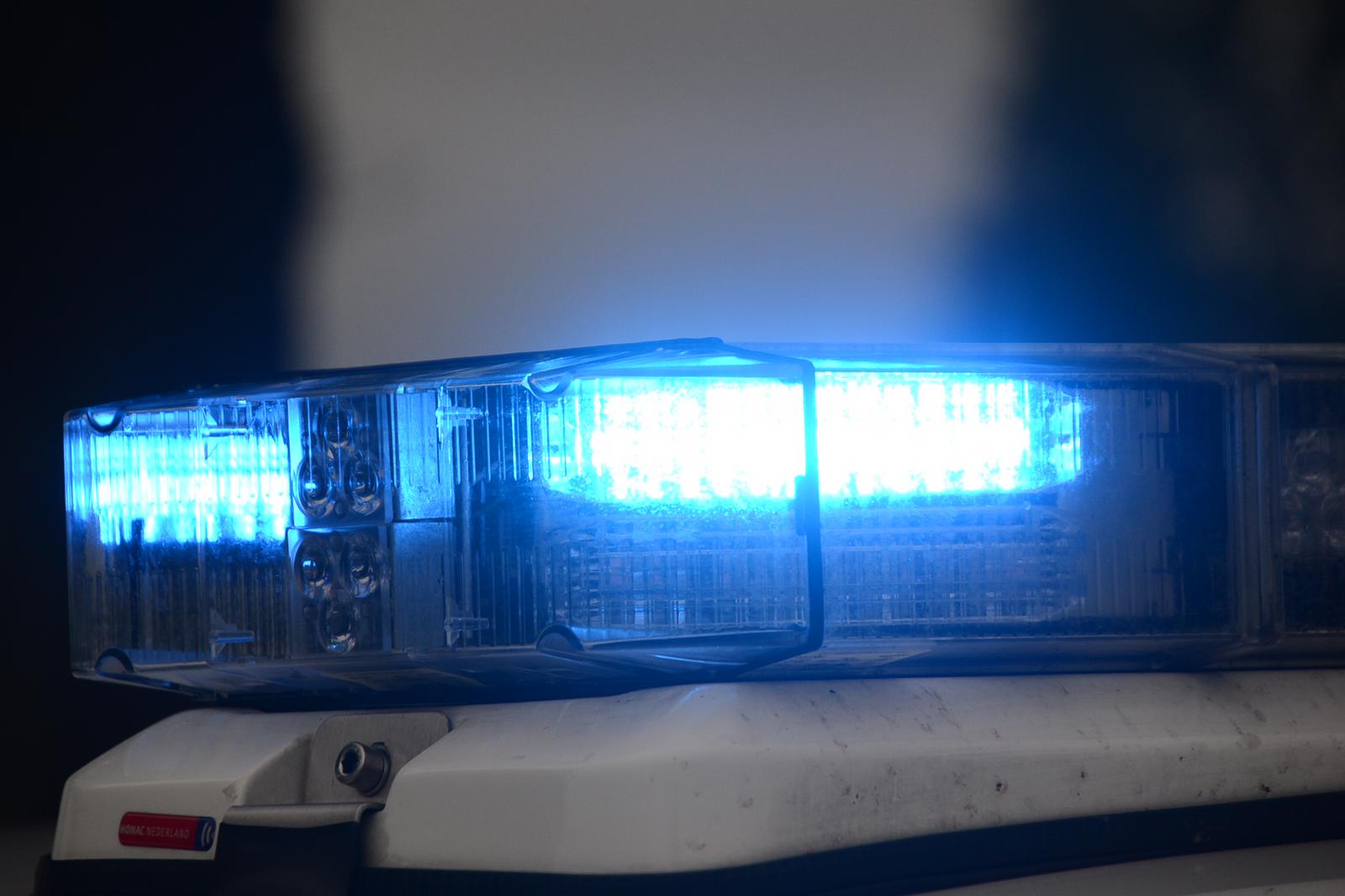 Groningen - Politie zoekt bestuurder van auto na ernstig verkeersongeval in Groningen