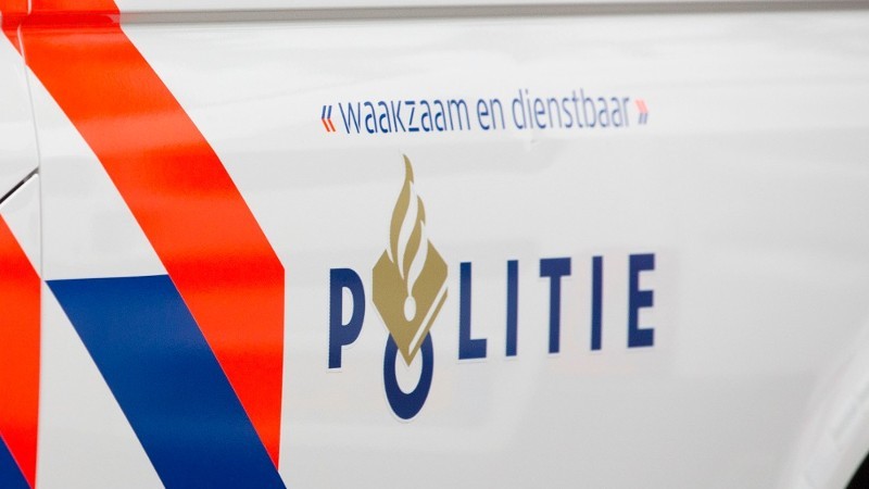 Groningen - Politie zoekt bestuurder van auto na ernstig verkeersongeval in Groningen