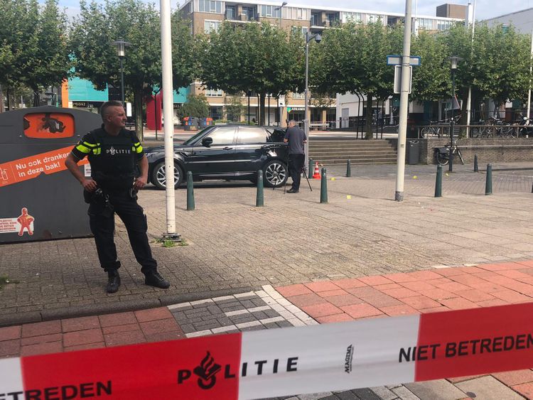 Rotterdam - Gezocht - Politie zoekt schutters Poolsterplein